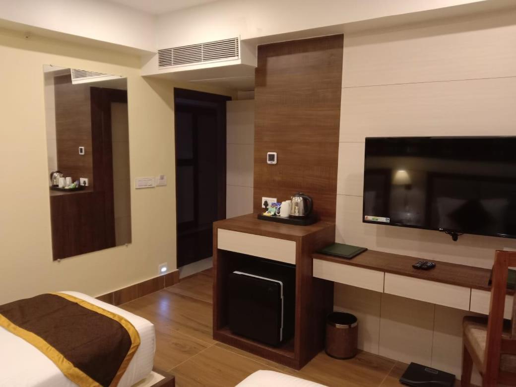 Hotel Rimi International Agartala Dış mekan fotoğraf