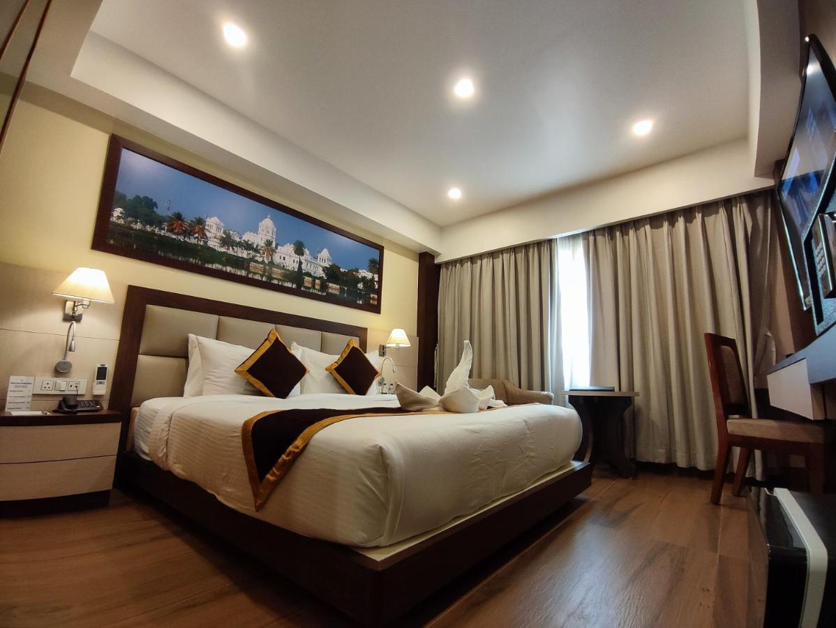 Hotel Rimi International Agartala Dış mekan fotoğraf