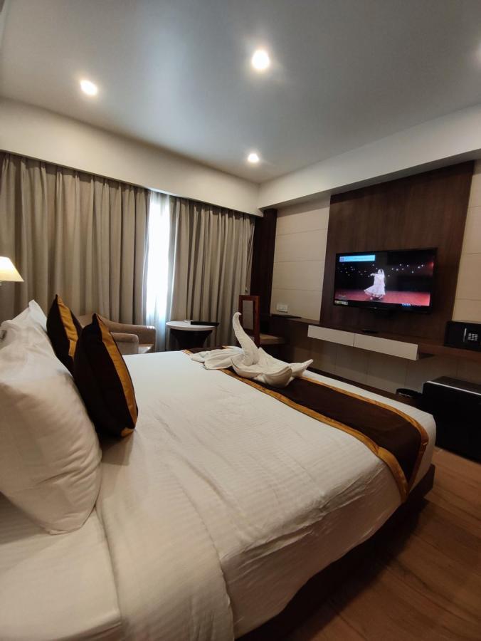 Hotel Rimi International Agartala Dış mekan fotoğraf