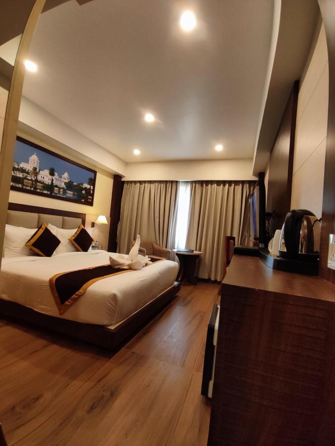 Hotel Rimi International Agartala Dış mekan fotoğraf